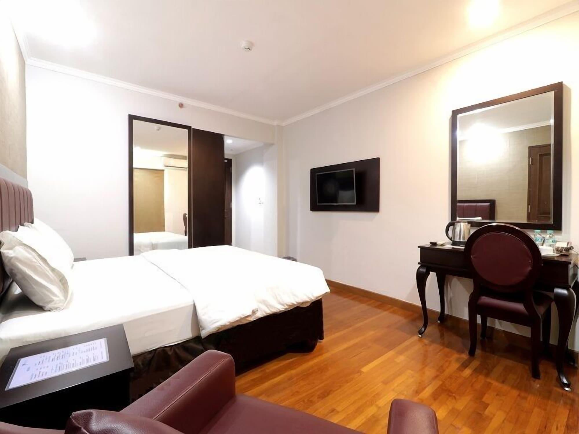 P Hotel ג'קרטה מראה חיצוני תמונה